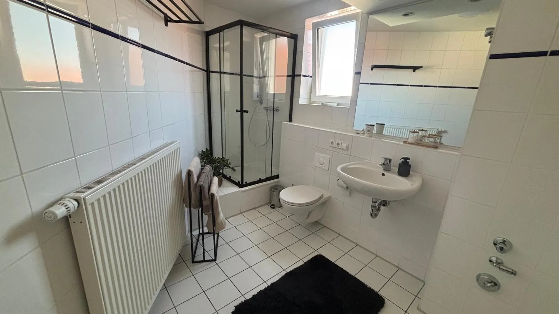 Zentrales, Modernes Apartment Mit Balkon, Kueche, Netflix & Garage Drezno